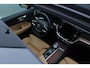 Volvo V60 B4 Plus Dark Automaat | Panoramadak | Verwarmbare voorstoelen | Verwarmbare achterbank | Verwarmbaar stuurwiel | Premium audio by Harman Kardon | Rondom zichtcamera | 19 inch Lichtmetalen velgen