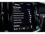 Volvo V60 B4 Plus Dark Automaat | Panoramadak | Verwarmbare voorstoelen | Verwarmbare achterbank | Verwarmbaar stuurwiel | Premium audio by Harman Kardon | Rondom zichtcamera | 19 inch Lichtmetalen velgen