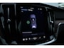 Volvo V60 B4 Plus Dark Automaat | Panoramadak | Verwarmbare voorstoelen | Verwarmbare achterbank | Verwarmbaar stuurwiel | Premium audio by Harman Kardon | Rondom zichtcamera | 19 inch Lichtmetalen velgen