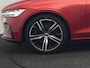 Volvo V60 T6 Twin Engine AWD R-Design Plug In Hybrid 340pk Dealer O.H. PHEV | Trekhaak Af Fabriek | Panodak | Head Up | Adaptive Cruise | 360 Camera | Lederen Sportstoelen Memory & Verwarmd | Apple Carplay | Stuur Verwarmd | Blis | Keyless | Navigatie | DAB |