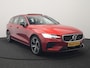 Volvo V60 T6 Twin Engine AWD R-Design Plug In Hybrid 340pk Dealer O.H. PHEV | Trekhaak Af Fabriek | Panodak | Head Up | Adaptive Cruise | 360 Camera | Lederen Sportstoelen Memory & Verwarmd | Apple Carplay | Stuur Verwarmd | Blis | Keyless | Navigatie | DAB |