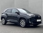 Toyota Yaris Cross 1.5 Hybrid 115 Dynamic Automaat / Fabrieksgarantie tot 05-2028 < 100.000km, tot 10 jaar mogelijk** / Navigatie via Apple Carplay Android / Stuur-, stoel- en voorruitverwarming / Camera / Adaptieve CC / 17" LM wielen /