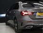 Mercedes-Benz A-klasse 250 e AMG Limited *WEEKAANBIEIDNG* [SCHUIFKANTELDAK, SFEERVERLICHTING, CAMERA, PDC V+A, MEMORY SEATS, APPLE CARPLAY, ANDROID AUTO, CRUISE CONTROL, STOELVERWARMING, NIEUWSTAAT]