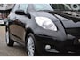 Toyota Yaris 1.3 VVTi Dynamic Airco/Trekhaak/15'' velgen/NAP