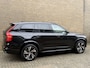 Volvo XC90 2.0 T8 Recharge 390pk AWD R-Design | 7-zits | Luchtvering | Wegklapbare trekhaak | Leder | Bowers&Wilkins | Head up | Stoelverwarming voor&achter | Adaptieve cruise | 360 Camera | BLIS | Apple CarPlay | Navigatie | Keyless | DAB | LED | Volledig dealeronderhouden