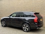 Volvo XC90 2.0 T8 Recharge 390pk AWD R-Design | 7-zits | Luchtvering | Wegklapbare trekhaak | Leder | Bowers&Wilkins | Head up | Stoelverwarming voor&achter | Adaptieve cruise | 360 Camera | BLIS | Apple CarPlay | Navigatie | Keyless | DAB | LED | Volledig dealeronderhouden