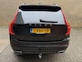 Volvo XC90 2.0 T8 Recharge 390pk AWD R-Design | 7-zits | Luchtvering | Wegklapbare trekhaak | Leder | Bowers&Wilkins | Head up | Stoelverwarming voor&achter | Adaptieve cruise | 360 Camera | BLIS | Apple CarPlay | Navigatie | Keyless | DAB | LED | Volledig dealeronderhouden