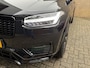 Volvo XC90 2.0 T8 Recharge 390pk AWD R-Design | 7-zits | Luchtvering | Wegklapbare trekhaak | Leder | Bowers&Wilkins | Head up | Stoelverwarming voor&achter | Adaptieve cruise | 360 Camera | BLIS | Apple CarPlay | Navigatie | Keyless | DAB | LED | Volledig dealeronderhouden