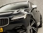 Volvo V90 2.0 T4 R-Design 191Pk Automaat (PANORAMADAK, APPLE CARPLAY, HEAD-UP DISPLAY, LEDER/ALCANTARA, CAMERA, ADAPTIVE CRUISE, ZWART HEMEL, STOELVERWARMING, NIEUWSTAAT)