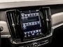 Volvo V90 2.0 T4 R-Design 191Pk Automaat (PANORAMADAK, APPLE CARPLAY, HEAD-UP DISPLAY, LEDER/ALCANTARA, CAMERA, ADAPTIVE CRUISE, ZWART HEMEL, STOELVERWARMING, NIEUWSTAAT)