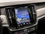 Volvo V90 2.0 T4 R-Design 191Pk Automaat (PANORAMADAK, APPLE CARPLAY, HEAD-UP DISPLAY, LEDER/ALCANTARA, CAMERA, ADAPTIVE CRUISE, ZWART HEMEL, STOELVERWARMING, NIEUWSTAAT)