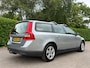 Volvo V70 2.0 Kinetic | Navi | Leder | Clima | 16" Velgen | Trekhaak | PDC | Cruise |
