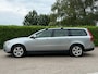 Volvo V70 2.0 Kinetic | Navi | Leder | Clima | 16" Velgen | Trekhaak | PDC | Cruise |