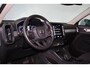 Volvo XC40 T2 Business Pro - IntelliSafe Assist & Surround - Parkeercamera achter - Parkeersensoren achter - High Performance audio- Elektr. inklapbare trekhaak - 18' LMV