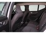 Volvo XC40 T2 Business Pro - IntelliSafe Assist & Surround - Parkeercamera achter - Parkeersensoren achter - High Performance audio- Elektr. inklapbare trekhaak - 18' LMV