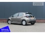 Toyota Yaris 1.5 Hybrid 115 Active I Navigatie I Allseason banden I NL-auto