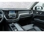 Volvo XC60 T6 Plug-in hybrid AWD Plus Dark | Google | Long Range | Schuif-/Kanteldak | Camera | Trekhaak | Adaptieve Cruise Control | Lederen Bekleding | Elek. Stoelen | Stoelverwarming Voor + Achter | Zitverlenging | Stuurverwarming | Memory | 19" LM