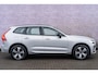Volvo XC60 T6 Plug-in hybrid AWD Plus Dark | Google | Long Range | Schuif-/Kanteldak | Camera | Trekhaak | Adaptieve Cruise Control | Lederen Bekleding | Elek. Stoelen | Stoelverwarming Voor + Achter | Zitverlenging | Stuurverwarming | Memory | 19" LM