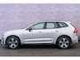Volvo XC60 T6 Plug-in hybrid AWD Plus Dark | Google | Long Range | Schuif-/Kanteldak | Camera | Trekhaak | Adaptieve Cruise Control | Lederen Bekleding | Elek. Stoelen | Stoelverwarming Voor + Achter | Zitverlenging | Stuurverwarming | Memory | 19" LM