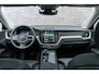 Volvo XC60 T6 Plug-in hybrid AWD Plus Dark | Google | Long Range | Schuif-/Kanteldak | Camera | Trekhaak | Adaptieve Cruise Control | Lederen Bekleding | Elek. Stoelen | Stoelverwarming Voor + Achter | Zitverlenging | Stuurverwarming | Memory | 19" LM