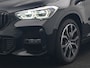 BMW X1 xDrive25e M Sport Plug In Hybrid 221pk Dealer O.H. PHEV | Trekhaak Afn. | Panodak | Head Up | Adaptive Cruise | Camera | Harman & Kardon | Lederen Sportstoelen Verwarmd | Sfeerverlichting | Apple Carplay | Keyless | 19"L.M | DAB |