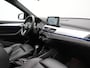 BMW X1 xDrive25e M Sport Plug In Hybrid 221pk Dealer O.H. PHEV | Trekhaak Afn. | Panodak | Head Up | Adaptive Cruise | Camera | Harman & Kardon | Lederen Sportstoelen Verwarmd | Sfeerverlichting | Apple Carplay | Keyless | 19"L.M | DAB |