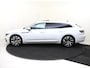 Volkswagen Arteon Shooting Brake 1.4 TSI eHybrid R-Line Business+ | SoH 98% | Panoramadak | 360 camera | Head-up display | Keyless | Adaptieve demping | Dodehoek detectie | Parkeerassistent | Stoelverwarming voor en achter |