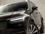 Volvo XC90 2.0 T8 Recharge AWD Plus Dark Automaat (PANORAMADAK, LUCHTVERING, BOWERS&WILKINS, MEMORY SEATS, MASSAGE, STOELVERWARMING/KOELING, CAMERA, HOUT INLEG, ZWART HEMEL, NIEUWSTAAT)