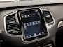 Volvo XC90 2.0 T8 Recharge AWD Plus Dark Automaat (PANORAMADAK, LUCHTVERING, BOWERS&WILKINS, MEMORY SEATS, MASSAGE, STOELVERWARMING/KOELING, CAMERA, HOUT INLEG, ZWART HEMEL, NIEUWSTAAT)