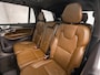 Volvo XC90 2.0 T8 Recharge AWD Plus Dark Automaat (PANORAMADAK, LUCHTVERING, BOWERS&WILKINS, MEMORY SEATS, MASSAGE, STOELVERWARMING/KOELING, CAMERA, HOUT INLEG, ZWART HEMEL, NIEUWSTAAT)