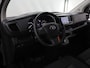 Toyota ProAce Worker 2.0 D-4D | LONG | AUT. | NAVIGATIE | PARKEERSENSOREN | CRUISE CONTROL | AIRCO | 3 ZITS | APPLE CARPLAY / ANDROID AUTO | TREKHAAK | SIDE BARS | LICHTMETALEN WIELEN