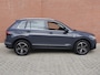 Volkswagen Tiguan 1.5 TSI 150pk DSG Elegance Navigatie Apple Carplay / Android Auto Parkeersensoren Camera Adaptive Cruise Control Stuur-en stoelverwarming Matrix LED-koplampen Virtual Cockpit Getinte ramen Climate Control ErgoActive stoelen