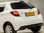 Toyota Yaris 1.0 VVT-i Sport (SCHERM, AIRCO, BLUETOOTH, SPORTSTOELEN, MULTIFUNCTIONEEL STUURWIEL, NIEUWE APK, NIEUWSTAAT)