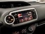 Toyota Yaris 1.0 VVT-i Sport (SCHERM, AIRCO, BLUETOOTH, SPORTSTOELEN, MULTIFUNCTIONEEL STUURWIEL, NIEUWE APK, NIEUWSTAAT)