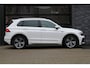 Volkswagen Tiguan 1.5 TSI ACT Highline Business R | NAP! | PANO | 360 | ACC | KEYLESS | ELEK.TREKHAAK |