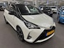 Toyota Yaris 1.5 VVT-i Design Red met Navigatie, Achteruitrijcamera met Parkeersensoren voor en achter, Airco,