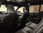 Volvo XC40 T2 Aut. R-Design | Schuifdak | Adaptieve Cruise Control | Stoel en Stuurwielverwarming | Parkeercamera | Pilot Assist | Keyless Drive | Parkeersensoren voor+achter | Leder / Alcantara R-Design bekleding met wit stiksel en bies | Zitting verlenging voorsto