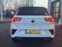 Volkswagen T-Roc 1.5 TSI DSG R-Line / Lederen Bekleding / Zwart Dak / Elek. Verstelbare Bestuurdersstoel met Memory / Afneembare trekhaak / Virtual cockpit Pro / 19'' LMV / Camera / IQ LED / Stuur en Stoelverwarming / Keyless /