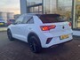 Volkswagen T-Roc 1.5 TSI DSG R-Line / Lederen Bekleding / Zwart Dak / Elek. Verstelbare Bestuurdersstoel met Memory / Afneembare trekhaak / Virtual cockpit Pro / 19'' LMV / Camera / IQ LED / Stuur en Stoelverwarming / Keyless /