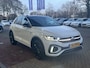 Volkswagen T-Roc 1.5 TSI DSG R-Line / Lederen Bekleding / Zwart Dak / Elek. Verstelbare Bestuurdersstoel met Memory / Afneembare trekhaak / Virtual cockpit Pro / 19'' LMV / Camera / IQ LED / Stuur en Stoelverwarming / Keyless /