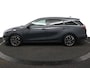 Kia Ceed Sportswagon 1.5 T-GDi GT-Line - Achteruitrij camera - Adaptieve cruise control - Schuif/kantel dak - Keyless entry - Automatische achterklep - Navigatie - Stoel/Stuur verwarming - Apple Carplay/Android Auto - Fabrieksgarantie t/m 03-11-2030