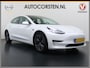 Tesla Model 3 RWD SR+ 325PK Lmv 18" AutoPilot FSD Leder Panoramadak Adaptive-Cruise Camera's Elektr.-Stuur+Stoelen+Spiegels+Geheugen+Easy-Entry+Verwarmde stoelen Park assistent Pdc WIFI Lane-Assist Speed-Assist Navi LED Comfortstoelen ACC DAB Voorverwarmen interieur via App Keyless One-Pedal-Drive SOH 86% Origineel Nederlandse auto tot 11kw laden thuis! 1.584kg licht!