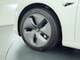Tesla Model 3 RWD SR+ 325PK Lmv 18" AutoPilot FSD Leder Panoramadak Adaptive-Cruise Camera's Elektr.-Stuur+Stoelen+Spiegels+Geheugen+Easy-Entry+Verwarmde stoelen Park assistent Pdc WIFI Lane-Assist Speed-Assist Navi LED Comfortstoelen ACC DAB Voorverwarmen interieur via App Keyless One-Pedal-Drive SOH 86% Origineel Nederlandse auto tot 11kw laden thuis! 1.584kg licht!
