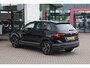 Volkswagen Tiguan 1.4 TSI eHybrid Active PL €653 p/m* | SOH 88,27% | 245PK / 180kW DSG, Wegklapbare trekhaak, achteruitrijcamera (rear view), elektrische achterklep (easy open en close), 18" 'Nizza' LMV, LED Matrix (IQ.Lights), alarm klasse III, keyless start & entry, rondomzicht camera (area view), privacy glas, digital cockpit pro, draadloos telefoon laden, draadloos Apple Carplay / Android Auto, dynamische richtingaanwijzers, elektrisch verstel-, verwarm- en inklapbare buitenspiegels (spiegel pakket), voorstoelen verwarmbaar, lederen verwarmbaar multifunctioneel stuurwiel, adaptieve cruise control (acc) met stop & go
