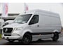 Mercedes-Benz Sprinter 319 V6 3.0 CDI L2H2 AMG Edition Adaptieve Cruise, 360 Camera, Carplay, 10,5'' Mbux, LED, Automaat, Standkachel, Stoelverwarming, Trekhaak, Uniek!