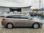 Toyota Auris 1.8 Hybrid Lease Pro TREKHAAK NAVI LM-VELGEN CRUISE BLUETOOTH