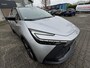 Toyota C-HR PLUG IN HYBRID 220 FIRST EDITION NL-AUTO 1E-EIG AFN-TREKHAAK STOEL/STUURVER ALL-SEASON LED EL-ACHTERKLEP 360-CAMERA BSM