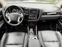 Mitsubishi Outlander 2.0 PHEV Prestige | Leer | Schuifdak | Navi | Autom. Airco | Cruise Control | Stoel + Stuur verwarming | Trekhaak | Privacy Glass | PDC | 360 Camera | Nieuwe APK!