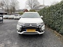 Mitsubishi Outlander 2.0 PHEV Prestige | Leer | Schuifdak | Navi | Autom. Airco | Cruise Control | Stoel + Stuur verwarming | Trekhaak | Privacy Glass | PDC | 360 Camera | Nieuwe APK!