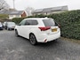 Mitsubishi Outlander 2.0 PHEV Prestige | Leer | Schuifdak | Navi | Autom. Airco | Cruise Control | Stoel + Stuur verwarming | Trekhaak | Privacy Glass | PDC | 360 Camera | Nieuwe APK!